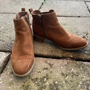 SO brown suede booties size 8 in women’s